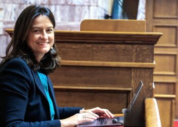 Κεραμέως: Ώρα για «brain gain» – Επιστρέφουν 420.000 Έλληνες του εξωτερικού