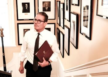 Συναγερμός στο σπίτι του Κιρ Στάρμερ: Φωτιά στην είσοδο της οικίας του