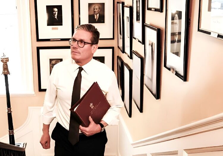 Συναγερμός στο σπίτι του Κιρ Στάρμερ: Φωτιά στην είσοδο της οικίας του