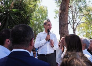 Στην Εύβοια ο Μητσοτάκης: Κάθε ημέρα εργαζόμαστε για να κάνουμε τη ζωή σας καλύτερη