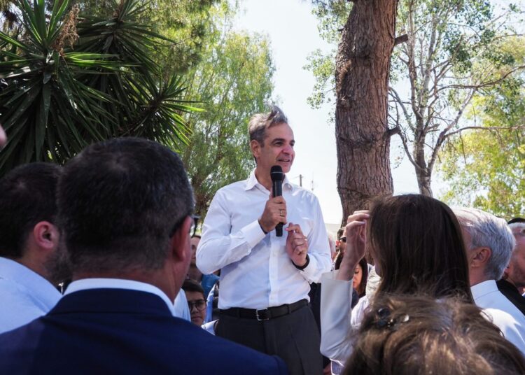 Στην Εύβοια ο Μητσοτάκης: Κάθε ημέρα εργαζόμαστε για να κάνουμε τη ζωή σας καλύτερη