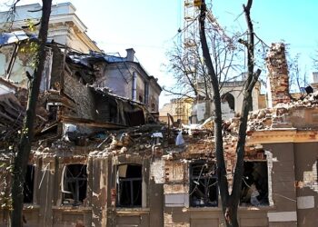 Πόλεμος Ουκρανία: Ξεκίνησε η ρωσική εκεχειρία, αλλά οι επιθέσεις συνεχίζονται