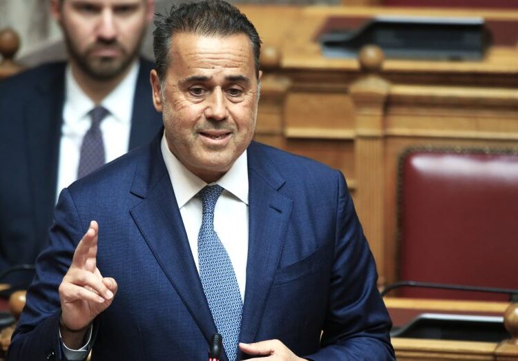 Παπασταύρου ξεμπλοκάρει την οικοδομή: Περιβάλλον, άδειες και δίκαιο σε νέα ισορροπία