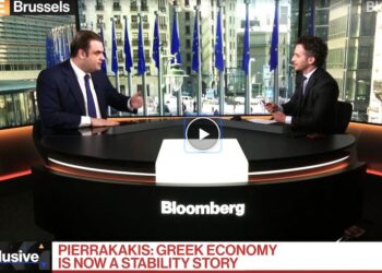 Πιερρακάκης στο Bloomberg: «Πλεονάσματα και πρόωρη αποπληρωμή χρέους μέχρι το 2031» (video)