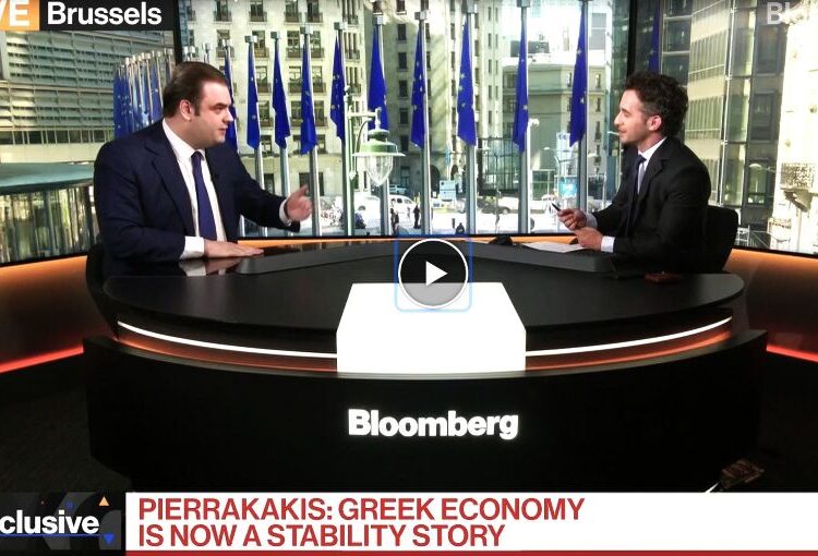 Πιερρακάκης στο Bloomberg: «Πλεονάσματα και πρόωρη αποπληρωμή χρέους μέχρι το 2031» (video)