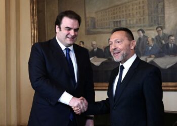 UniCredit επενδύει, Πιερρακάκης-Στουρνάρας επιβεβαιώνουν: Θετικές οι προοπτικές της ελληνικής οικονομίας