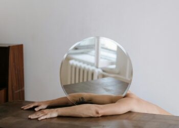 Πώς κατασκευάζονται οι καθρέφτες; - Δείτε τα βίντεο
