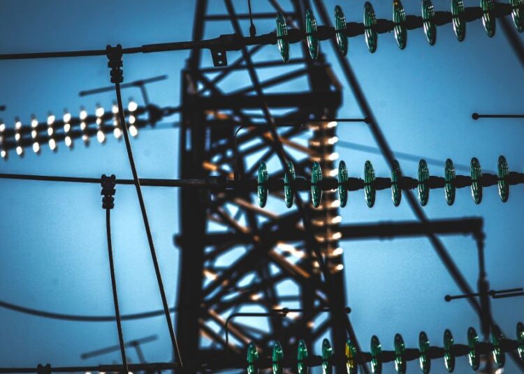 Πτώση στις τιμές ρεύματος τον Απρίλιο: Κάτω από τον ευρωπαϊκό μέσο όρο η Αθήνα
