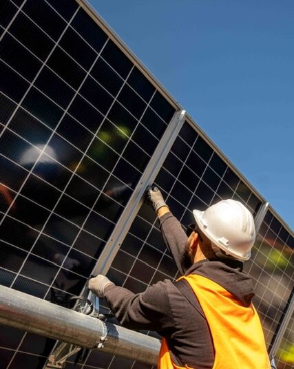 Όμιλος ΔΕΗ: Ξεκινά η δεύτερη φάση κατασκευής του φωτοβολταϊκού πάρκου 490MW στη Μεγαλόπολη