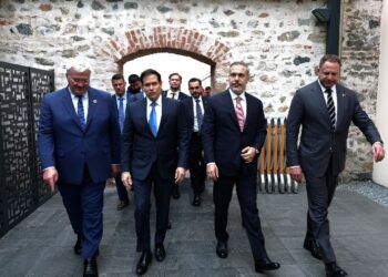 Κωνσταντινούπολη: Ξεκίνησε η συνάντηση μεταξύ των αντιπροσώπων Ρωσίας και Ουκρανίας