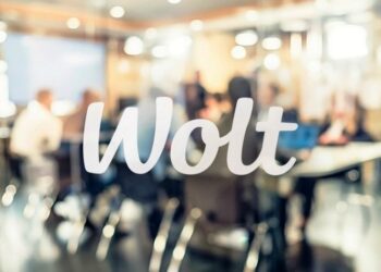 Συλλογική συμφωνία Wolt και ΣΑΔΘ για τους αυτοαπασχολούμενους διανομείς