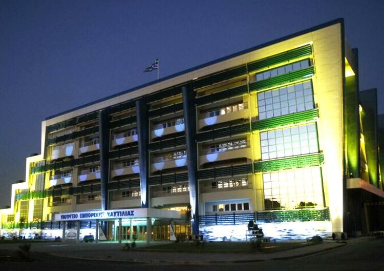 Το Υπουργείο Ναυτιλίας «παγώνει» τις αυξήσεις και φέρνει εκπτώσεις ενόψει τουριστικής σεζόν