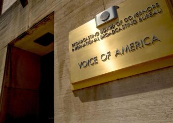 «Voice of America»: Mαζικές απολύσεις και αναστολή λειτουργίας μετά από 83 χρόνια εκπομπών