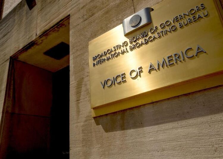«Voice of America»: Mαζικές απολύσεις και αναστολή λειτουργίας μετά από 83 χρόνια εκπομπών