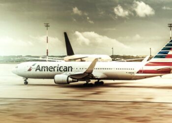 Η American Airlines «προσγειώνεται» στην Αθήνα: Νέο δρομολόγιο προς Σάρλοτ και ρεκόρ πτήσεων