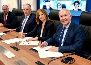 Στρατηγική συνεργασία ΥΝΑΝΠ-ΕΚΚΕ για επιστημονικά τεκμηριωμένες πολιτικές στα νησιά