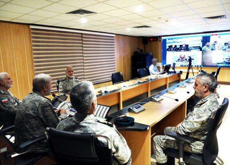 Λευκός Οίκος σε «κόκκινο συναγερμό»: Ο Τραμπ παρακολουθεί live τις ιρανικές επιθέσεις