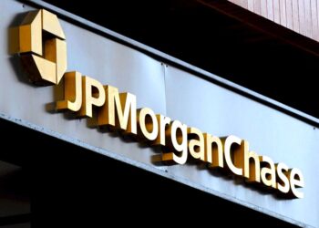 Στα «ραντάρ» της JP Morgan η Ελλάδα: Ξεχωρίζουν τουρισμός και υποδομές