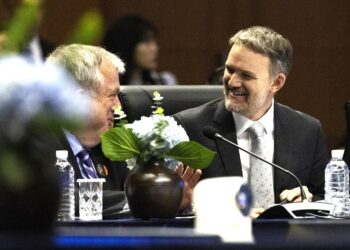 ΕΕ και ΗΠΑ πιο κοντά σε λύση για τους δασμούς: Θετικά μηνύματα από Παρίσι