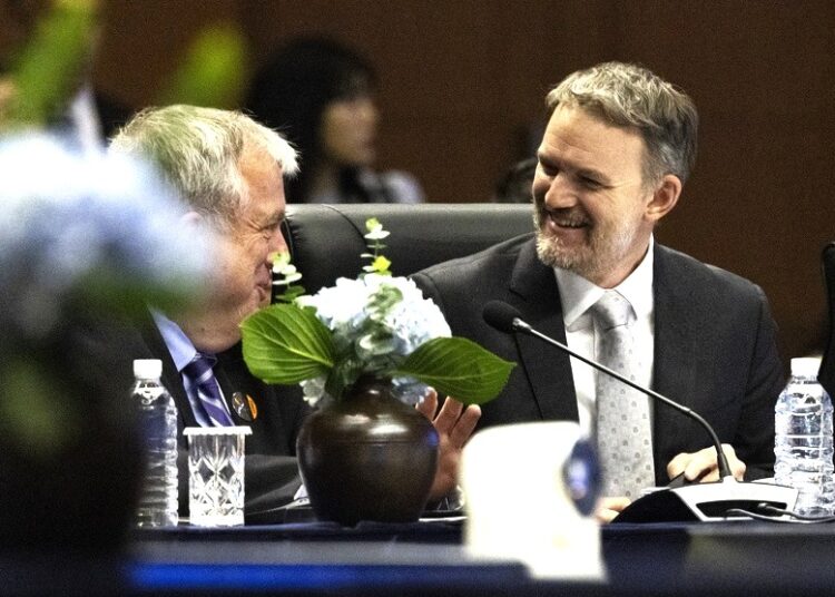 ΕΕ και ΗΠΑ πιο κοντά σε λύση για τους δασμούς: Θετικά μηνύματα από Παρίσι