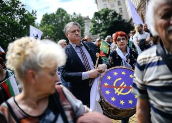 Διχασμένη η Βουλγαρία για το ευρώ: Μαζικές πορείες στη Σόφια και μεγάλες πόλεις