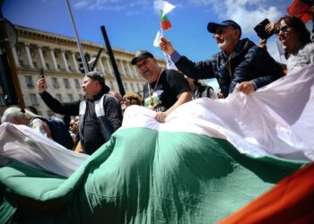 Διχασμένη η Βουλγαρία για το ευρώ: Μαζικές πορείες στη Σόφια και μεγάλες πόλεις