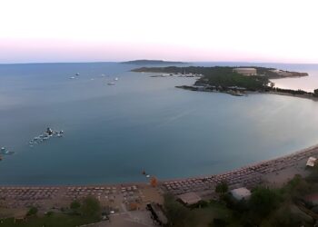 Ακτή Βουλιαγμένης: Σε ιδιώτες η 20ετής εκμετάλλευση με όρους… χαμηλής όχλησης