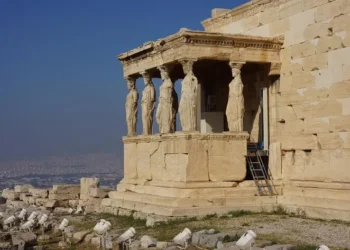 ΤτΕ: Πάνω από 4 εκατ. τουρίστες στην Ελλάδα το 1ο 4μηνο του έτους