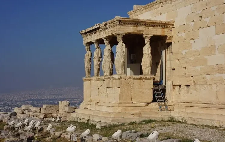 ΤτΕ: Πάνω από 4 εκατ. τουρίστες στην Ελλάδα το 1ο 4μηνο του έτους