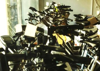 Απάτη εκατομμυρίων με εισαγωγές e-bikes στον Πειραιά: Την ξεσκέπασαν OLAF και ΑΑΔΕ