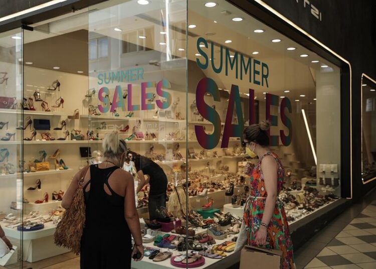 Θερινές εκπτώσεις 2025: Πότε ξεκινούν