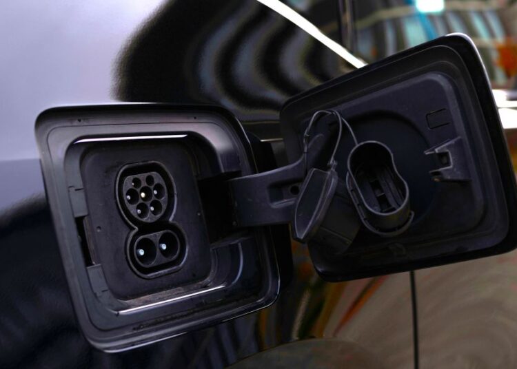 Επιταχύνεται η ηλεκτροκίνηση με νέες επιδοτήσεις από το Υπουργείο Μεταφορών