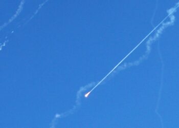 Κόλαση στη Μέση Ανατολή: Τώρα, ιρανικά αντίποινα με βαλλιστικούς πυραύλους στο Ισραήλ