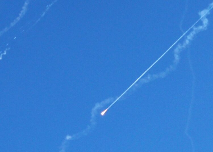 Κόλαση στη Μέση Ανατολή: Τώρα, ιρανικά αντίποινα με βαλλιστικούς πυραύλους στο Ισραήλ