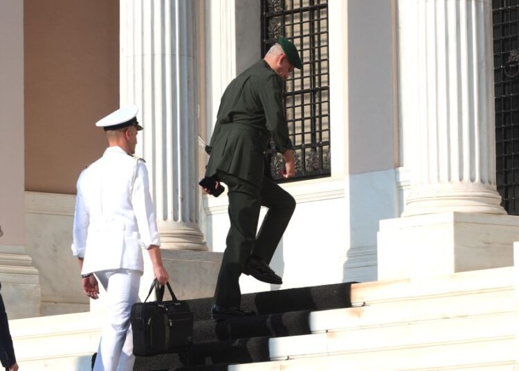 Σε «κόκκινο συναγερμό» η Αθήνα: Έκτακτη συνεδρίαση ΚΥΣΕΑ και ταξιδιωτικές οδηγίες για Μέση Ανατολή