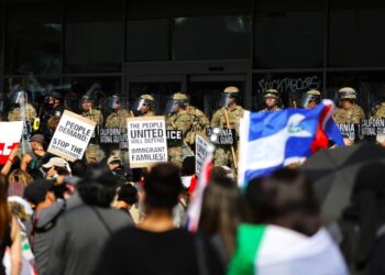 Τραμπ απειλεί με Νόμο περί Εξέγερσης το Λος Άντζελες: Παραμένει η Εθνοφρουρά