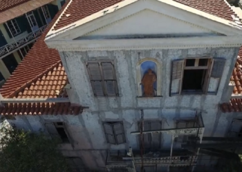 Οικία Κωλέττη: Το σπίτι με την πήλινη γυναίκα στην Πλάκα και ο μύθος με τη μαϊμού