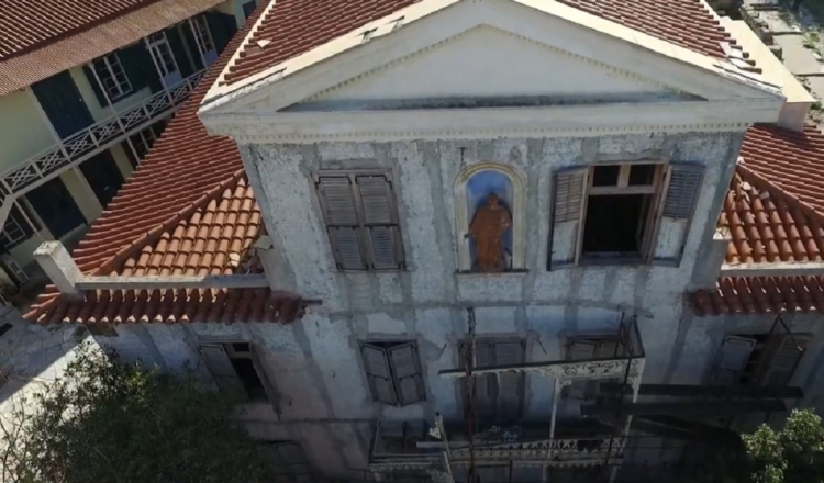 Οικία Κωλέττη: Το σπίτι με την πήλινη γυναίκα στην Πλάκα και ο μύθος με τη μαϊμού