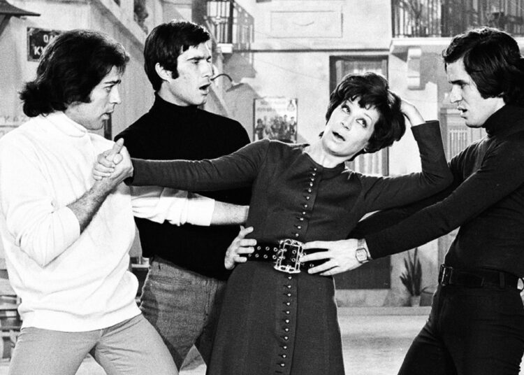 Ποιο ήταν το κανονικό επώνυμο της Κατερίνας Γιουλάκη