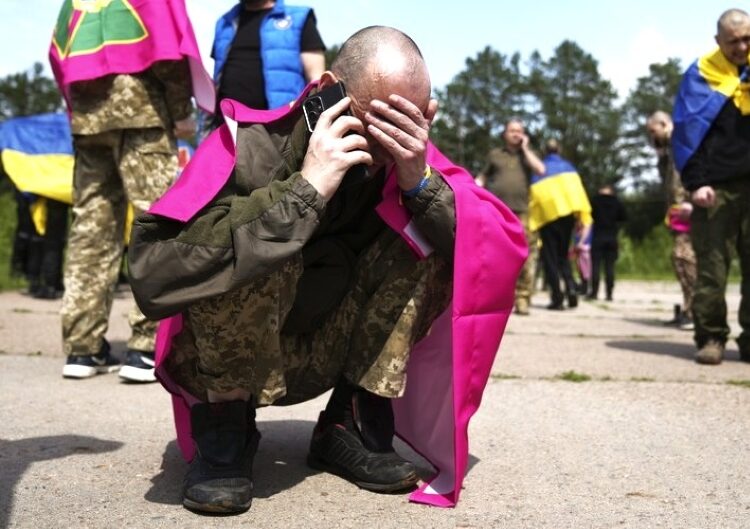 Η Ουκρανία παρέλαβε τις σορούς 1.200 στρατιωτών της από τη Ρωσία