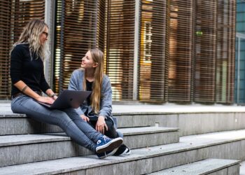 Πώς μπορείς να ανακαλύψεις έναν ψεύτη; Τεχνάσματα και τρικ