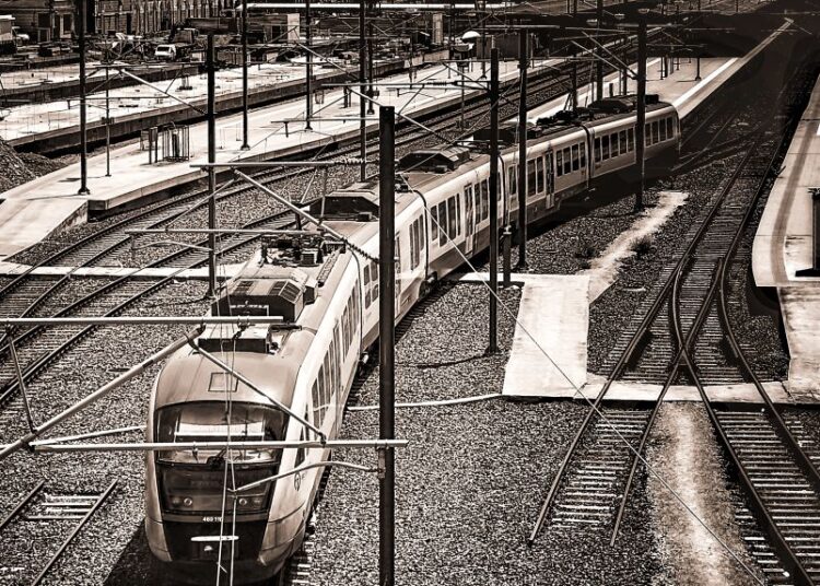 Προαστιακός Αθήνας: Ακινητοποιήθηκαν αμαξοστοιχίες λόγω βλάβης στην ηλεκτροδότηση