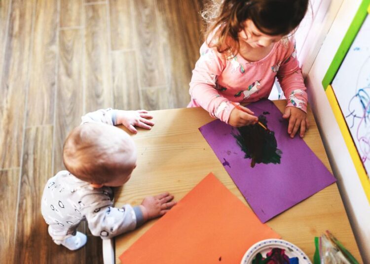 Τελευταία ευκαιρία για εγγραφές σε Βρεφονηπιακούς ΔΥΠΑ: Οι δικαιούχοι