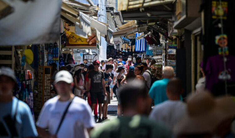 Καιρός: Ισχυρός καύσωνας διαρκείας σε όλη τη χώρα έως το Σάββατο