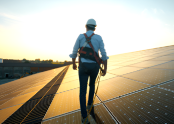 AKTOR: Δυναμική είσοδος στις ΑΠΕ με εξαγορές 57 MW και στόχο 200 MW