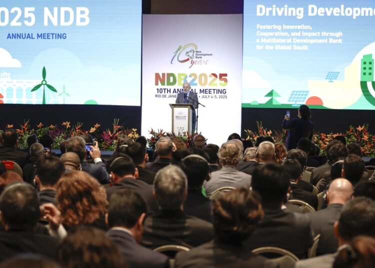 Σύνοδος BRICS: Μήνυμα κατά Τραμπ και δολαρίου – Τι αλλάζει διεθνώς