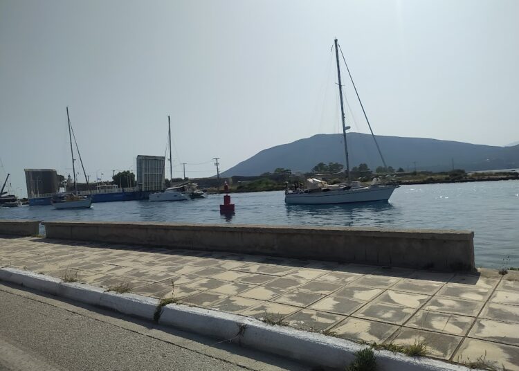 Λευκάδα: Παρατείνεται η ακινησία της πλωτής γέφυρας – Κλειστός ο δίαυλος για πέμπτη μέρα