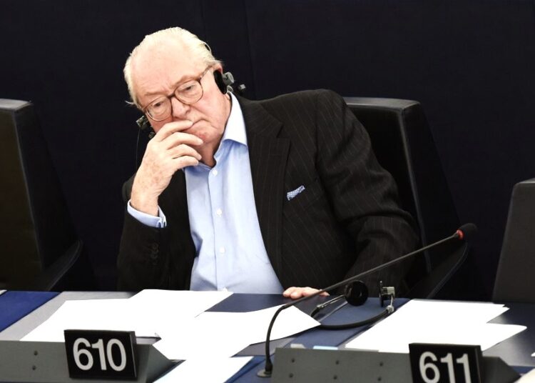 Το Ευρωπαϊκό Δικαστήριο επιβάλλει επιστροφή 300.000 ευρώ στους κληρονόμους του Ζαν-Μαρί Λεπέν