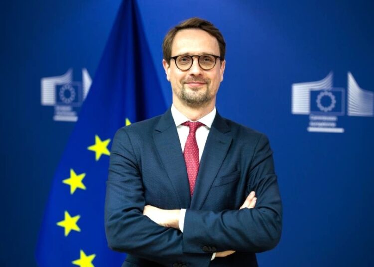 Κομισιόν: Ζήτημα πρωτοκόλλου πίσω από το διπλωματικό «ναυάγιο» στη Βεγγάζη