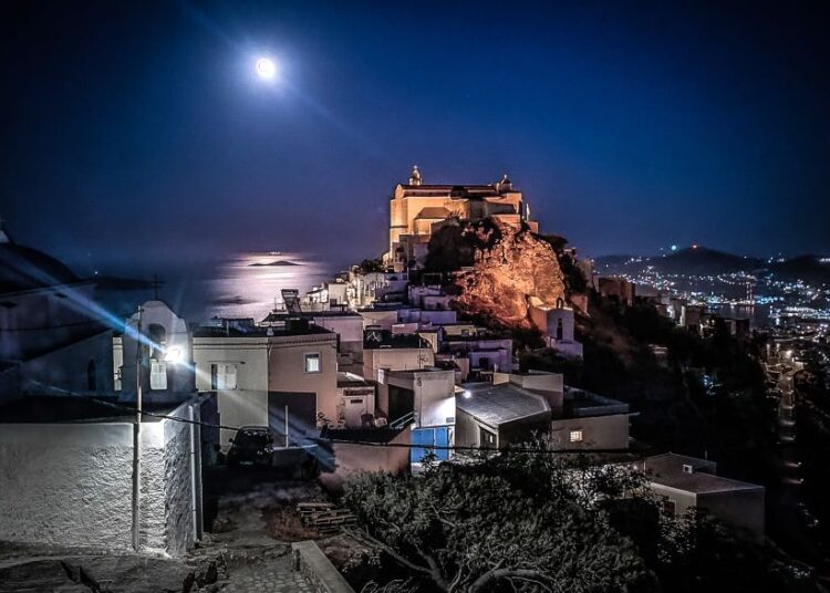 Η Σύρος στη λίστα με τους κορυφαίους «ονειρικούς» προορισμούς για το 2025